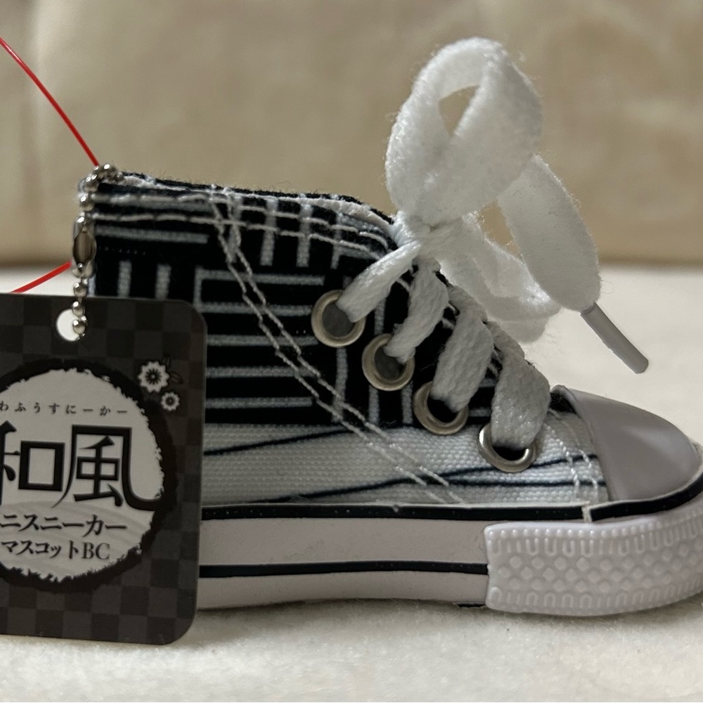 001 ACCSSRS: Sneakers keychain